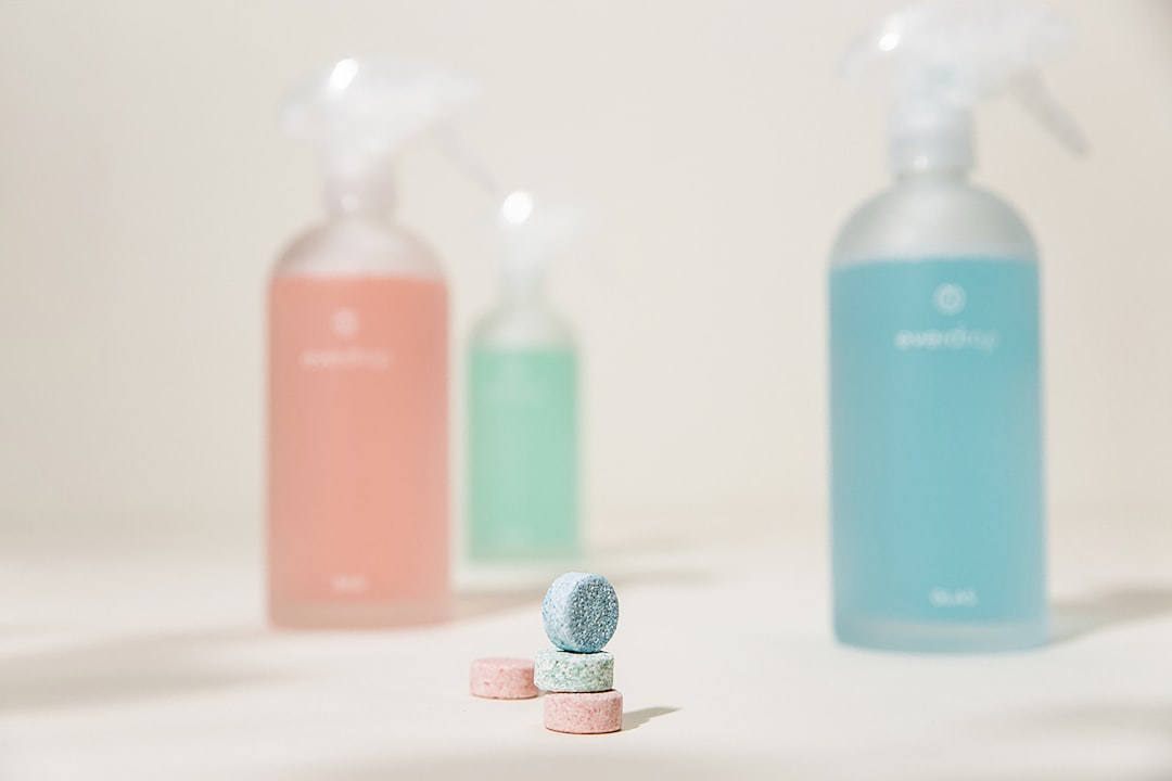 枕芯与床笠搭配方案：酒店客房床品配置的常见思路